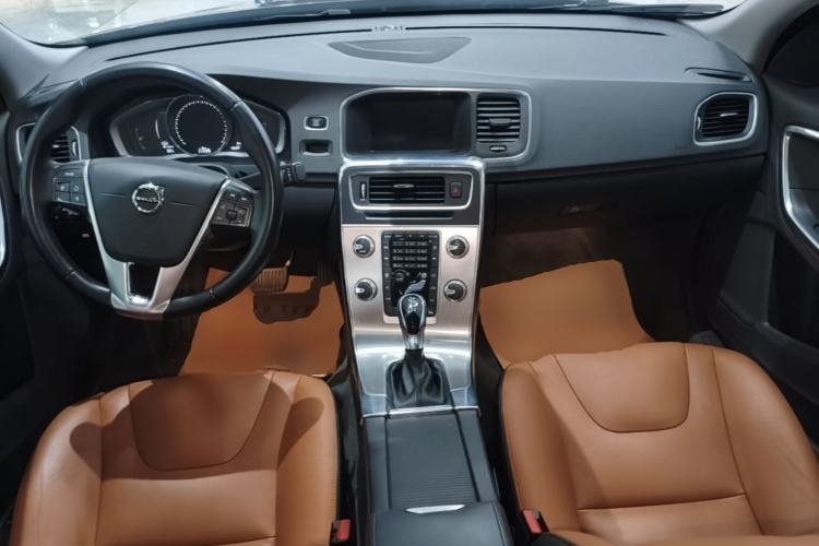 Used Volvo S60 2019 S60L T5 Smart Range Edition Center Console