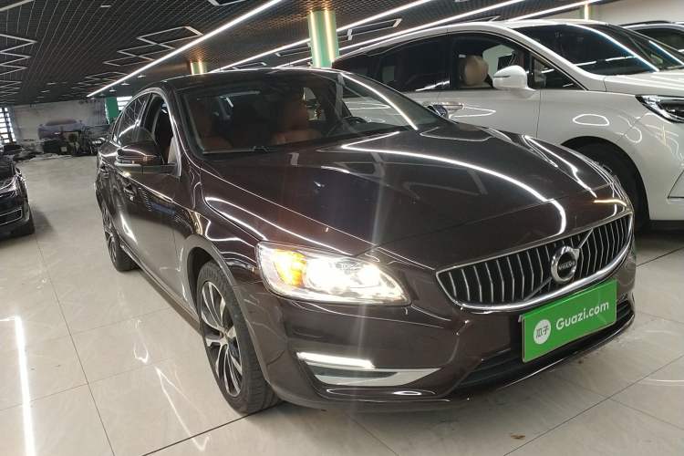 Used Volvo S60 2019 S60L T3 Intelligent Upgrade Edition Front Right 45 Deg