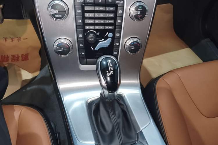 Used Volvo S60 2019 S60L T5 Smart Range Edition Gear Lever