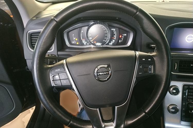 Used Volvo S60 2019 S60L T5 Smart Range Edition Steering Wheel