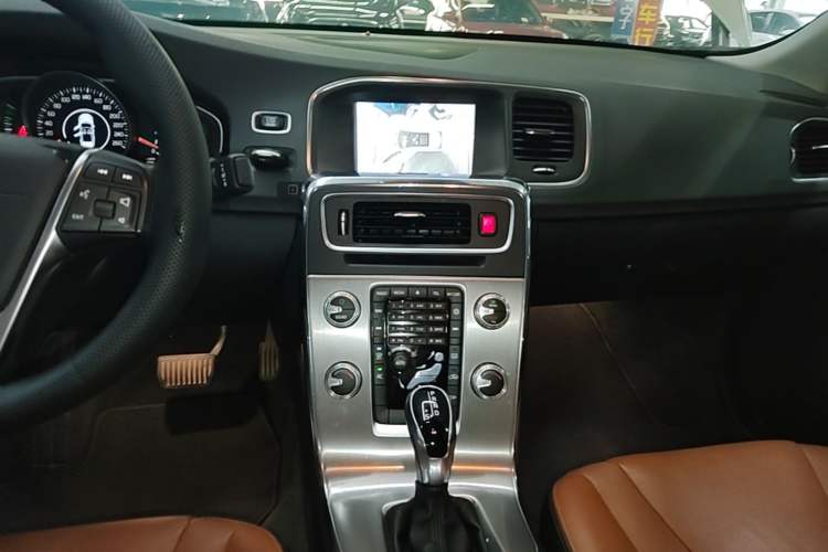 Used Volvo S60 2019 S60L Facelift T5 Intelligent Advanced Edition Audio And AC Panel