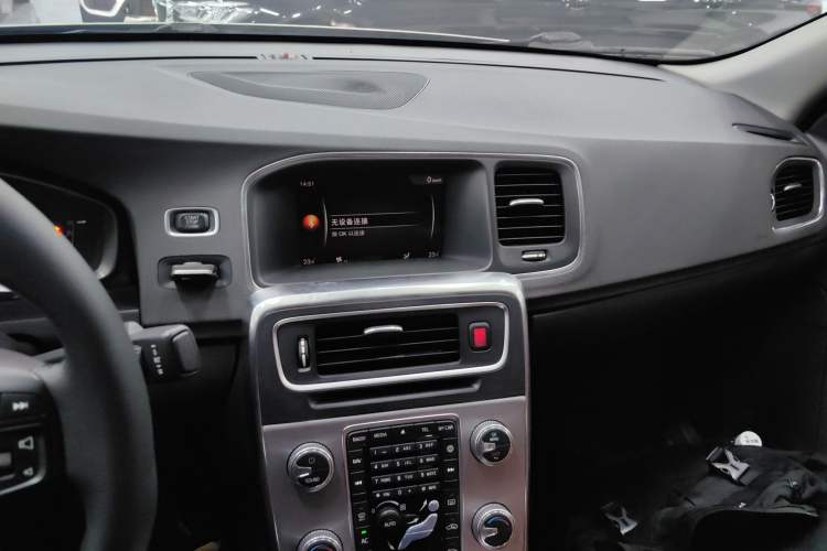 Used Volvo S60 2019 S60L T3 Intelligent Upgrade Edition Audio And AC Panel