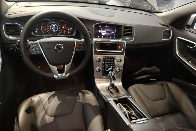 Used Volvo S60 2019 S60L Facelift T5 Intelligent Advanced Edition Center Console