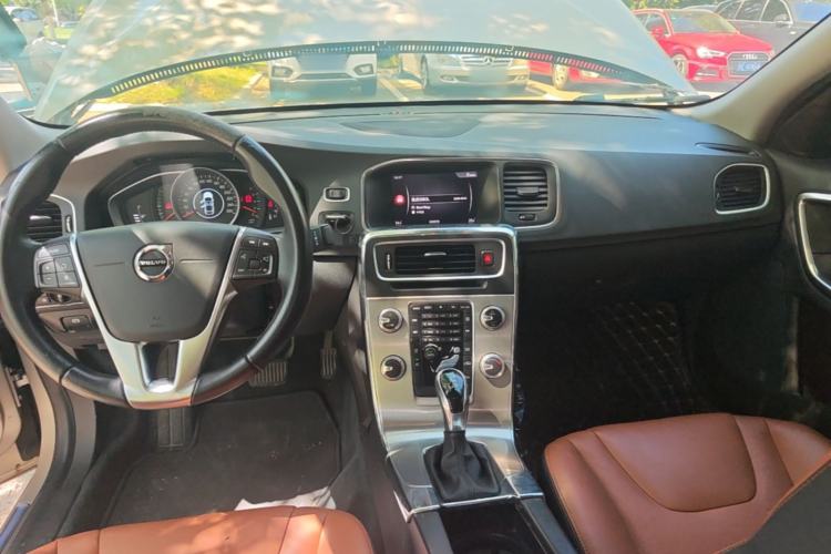 Used Volvo S60 2019 S60L Facelift T5 Intelligent Advanced Edition Center Console