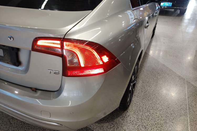 Used Volvo S60 2019 S60L Facelift T5 Intelligent Advanced Edition Exterior 3