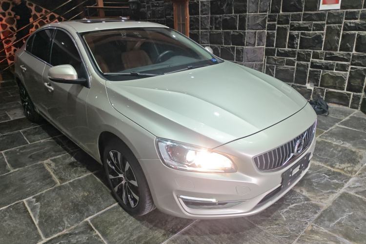 Used Volvo S60 2019 S60L T3 Intelligent Upgrade Edition Front Right 45 Deg