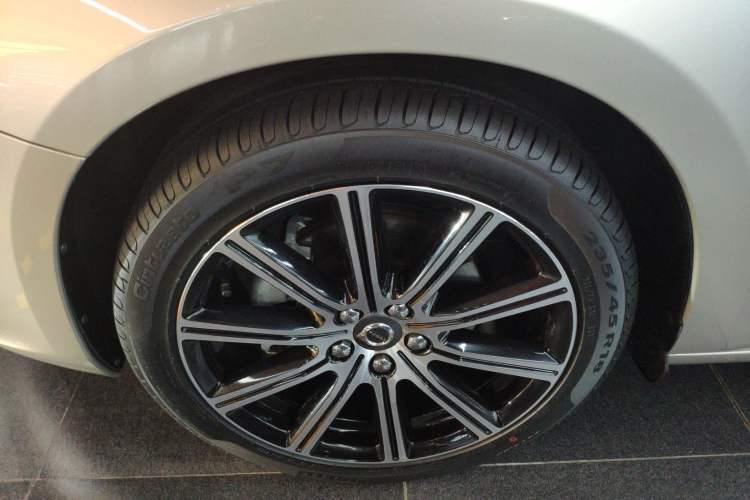 Used Volvo S60 2019 S60L Facelift T5 Smart Luxury Elite Edition Left Front Wheel Hub