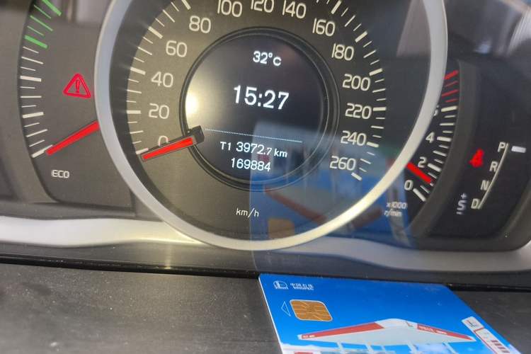 Used Volvo S60 2019 S60L T3 Intelligent Upgrade Edition Odometer Close Up