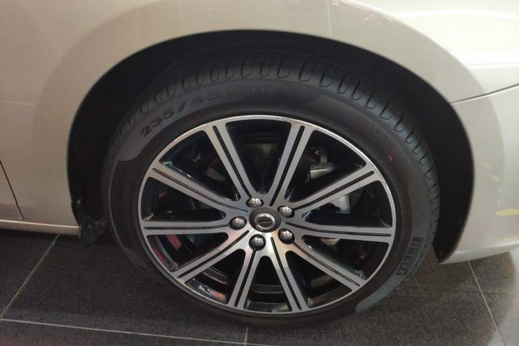 Used Volvo S60 2019 S60L Facelift T5 Smart Luxury Elite Edition Right Front Wheel Hub