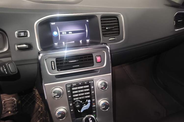 Used Volvo S60 2019 S60L Facelift T5 Intelligent Advanced Edition Audio And AC Panel