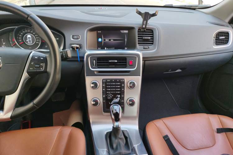 Used Volvo S60 2019 S60L Facelift T5 Intelligent Advanced Edition Audio And AC Panel