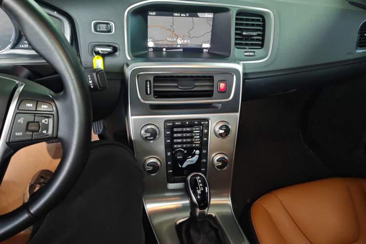 Used Volvo S60 2019 S60L T5 Smart Range Edition Audio And AC Panel