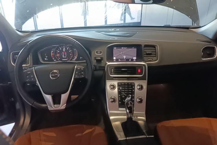 Used Volvo S60 2019 S60L T5 Smart Range Edition Center Console