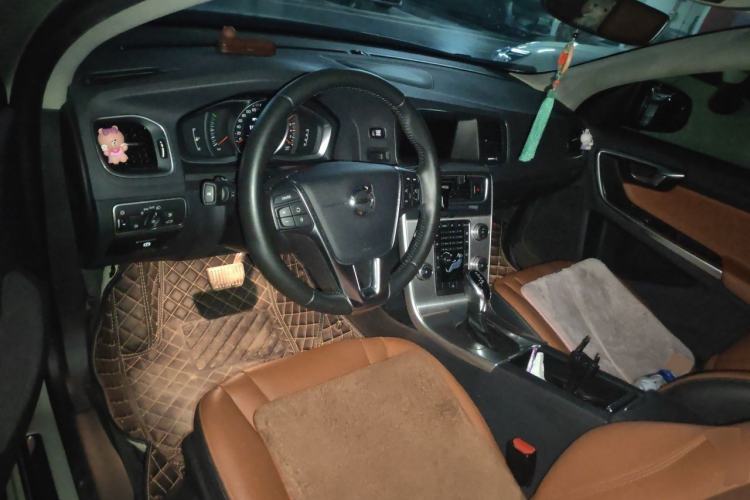 Used Volvo S60 2019 S60L Facelift T5 Intelligent Advanced Edition Center Console