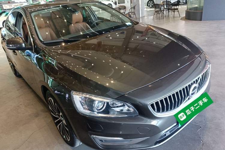 Used Volvo S60 2019 S60L T5 Smart Range Edition Front Right 45 Deg