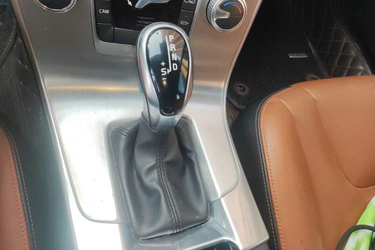 Used Volvo S60 2019 S60L T5 Smart Range Edition Gear Lever