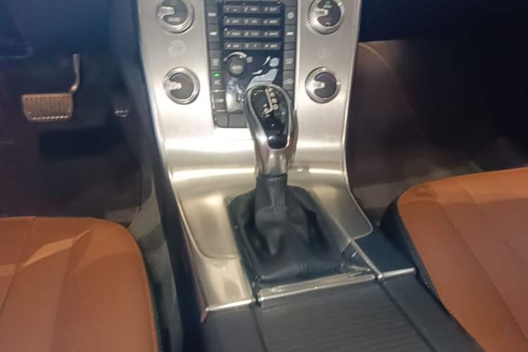 Used Volvo S60 2019 S60L T5 Smart Range Edition Gear Lever
