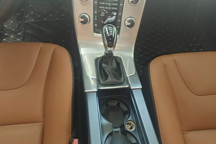 Used Volvo S60 2019 S60L Facelift T5 Smart Luxury Elite Edition Gear Lever