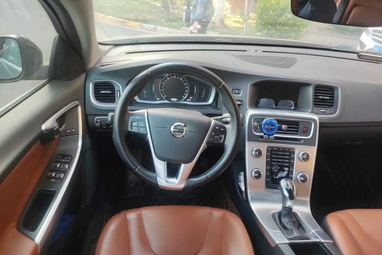 Used Volvo S60 2019 S60L T5 Smart Range Edition Steering Wheel
