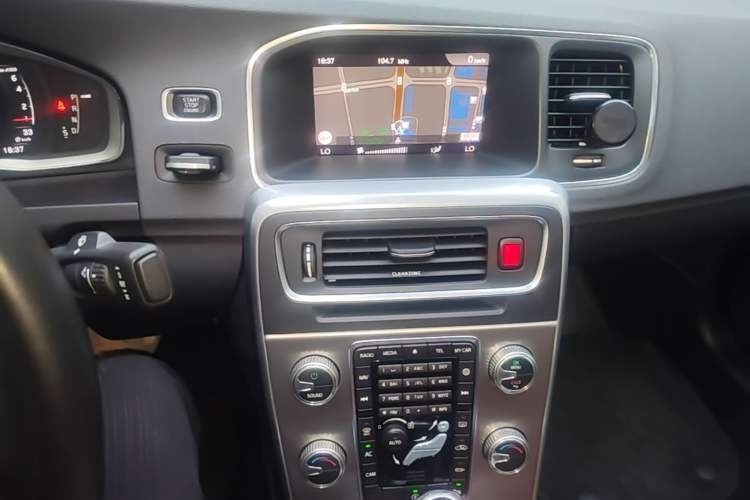 Used Volvo S60 2019 S60L T5 Smart Range Edition Audio And AC Panel