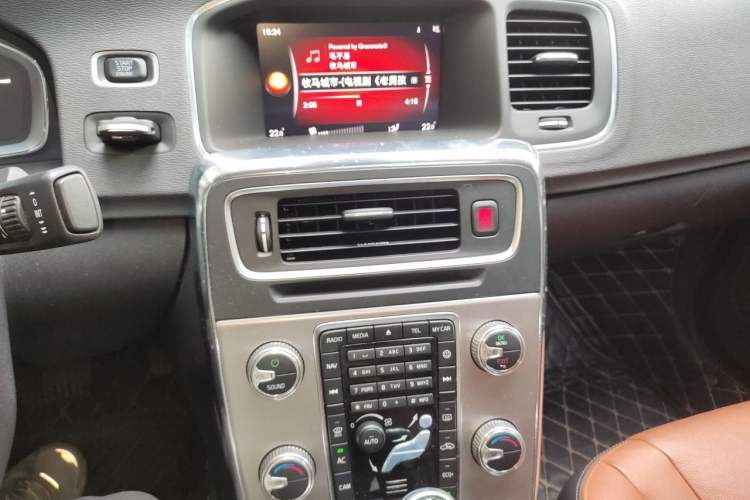 Used Volvo S60 2019 S60L T5 Smart Range Edition Audio And AC Panel