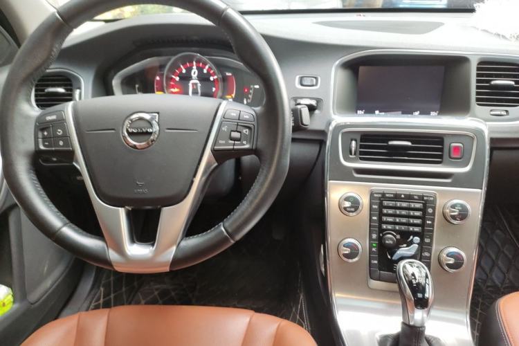 Used Volvo S60 2019 S60L T5 Smart Range Edition Center Console