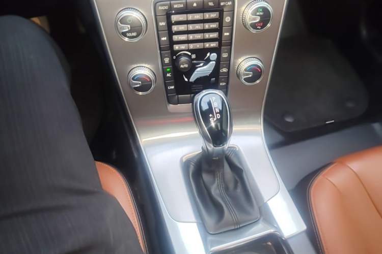 Used Volvo S60 2019 S60L T5 Smart Range Edition Gear Lever