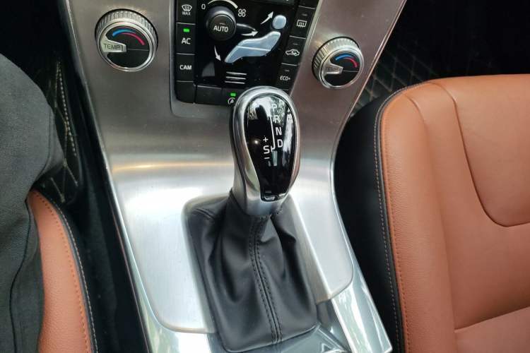 Used Volvo S60 2019 S60L T5 Smart Range Edition Gear Lever