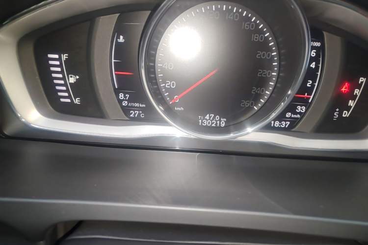 Used Volvo S60 2019 S60L T5 Smart Range Edition Odometer Close Up