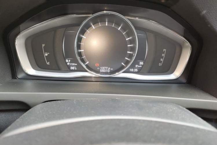 Used Volvo S60 2019 S60L T5 Smart Range Edition Odometer Close Up