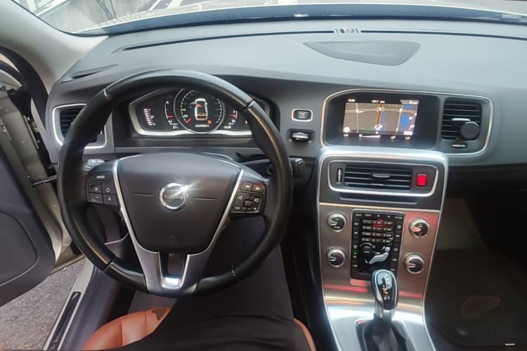 Used Volvo S60 2019 S60L T5 Smart Range Edition Steering Wheel