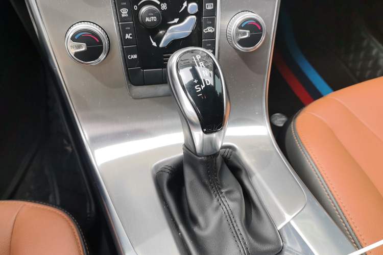 Used Volvo S60 2019 S60L T5 Smart Range Edition Gear Lever