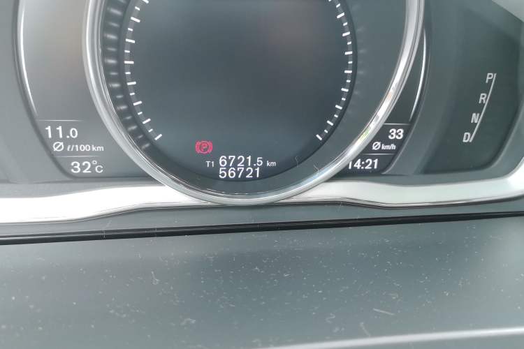 Used Volvo S60 2019 S60L T5 Smart Range Edition Odometer Close Up