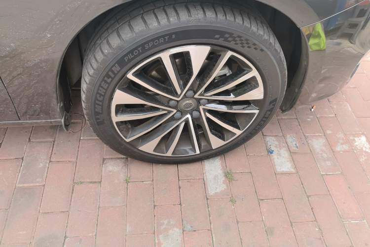Used Volvo S60 2019 S60L T5 Smart Range Edition Right Front Wheel Hub