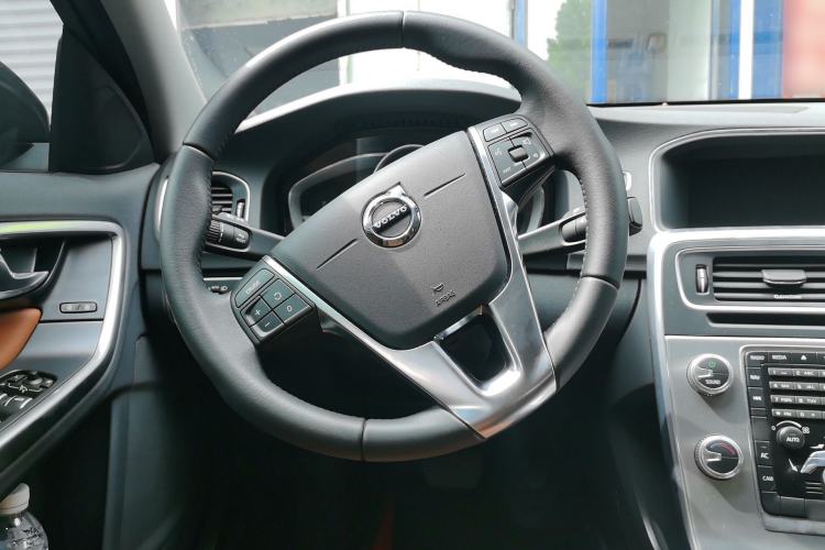 Used Volvo S60 2019 S60L T5 Smart Range Edition Steering Wheel
