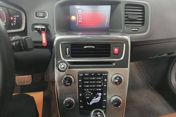 Used Volvo S60 2019 S60L T5 Smart Range Edition Audio And AC Panel
