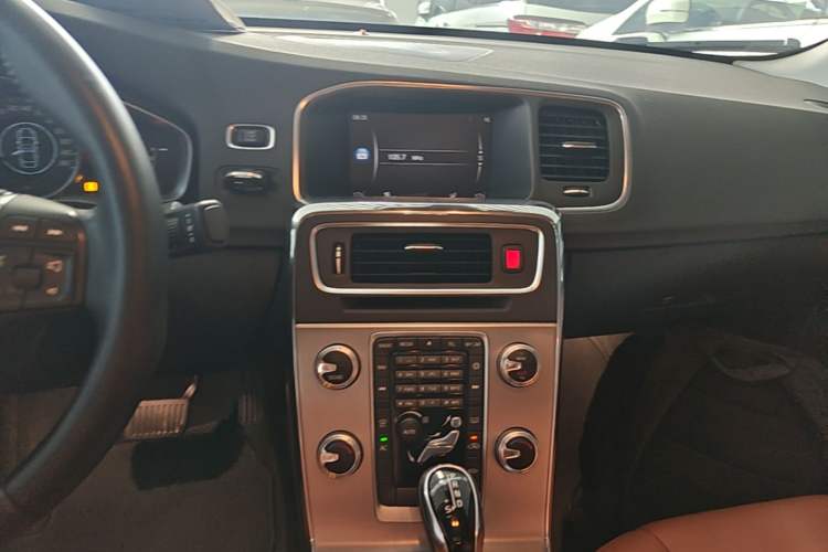 Used Volvo S60 2019 S60L Facelift T5 Intelligent Advanced Edition Audio And AC Panel