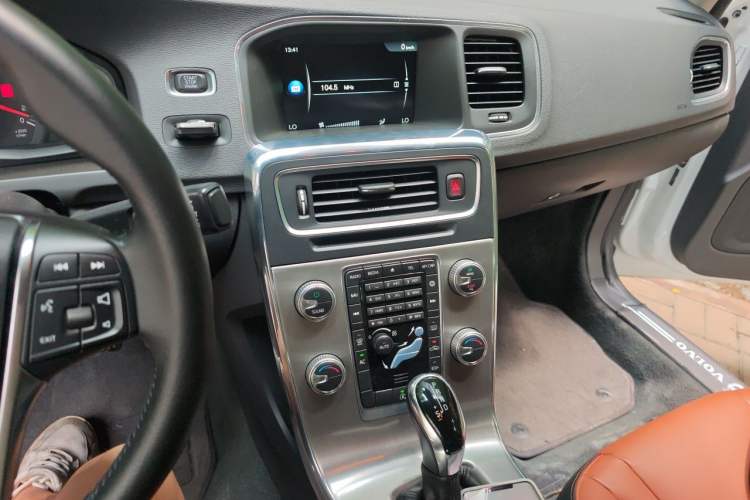 Used Volvo S60 2019 S60L Facelift T5 Intelligent Advanced Edition Audio And AC Panel
