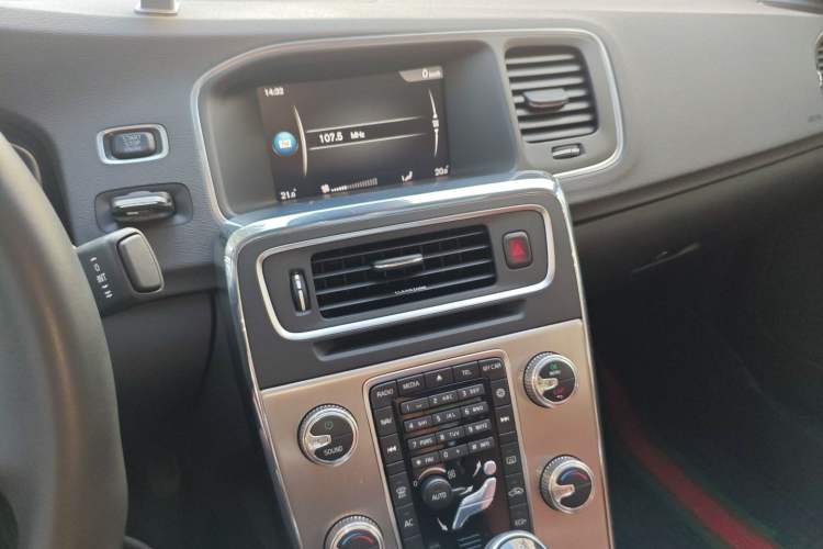Used Volvo S60 2019 S60L Facelift T5 Intelligent Advanced Edition Audio And AC Panel