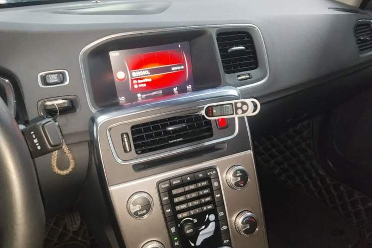 Used Volvo S60 2019 S60L T5 Smart Range Edition Audio And AC Panel