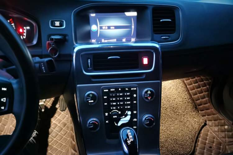 Used Volvo S60 2019 S60L Facelift T5 Intelligent Advanced Edition Audio And AC Panel