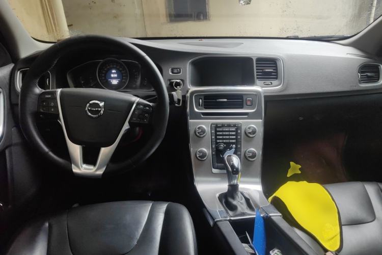 Used Volvo S60 2019 S60L Facelift T5 Intelligent Advanced Edition Center Console