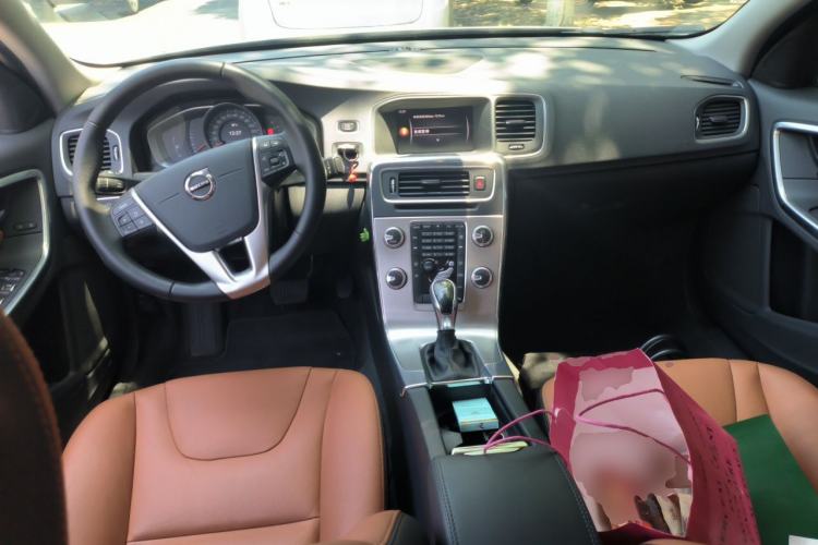 Used Volvo S60 2019 S60L Facelift T5 Intelligent Advanced Edition Center Console