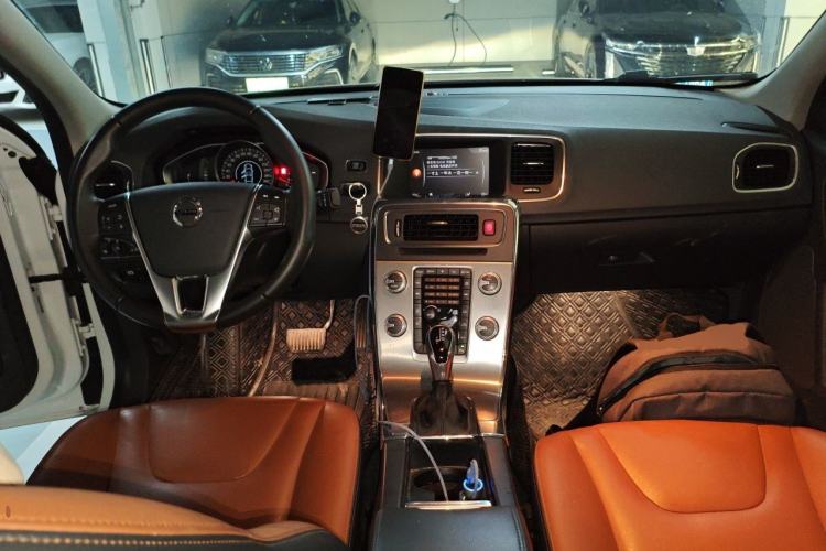 Used Volvo S60 2019 S60L Facelift T5 Intelligent Advanced Edition Center Console