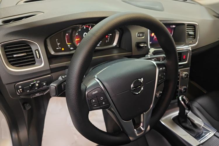 Used Volvo S60 2019 S60L Facelift T5 Intelligent Advanced Edition Center Console