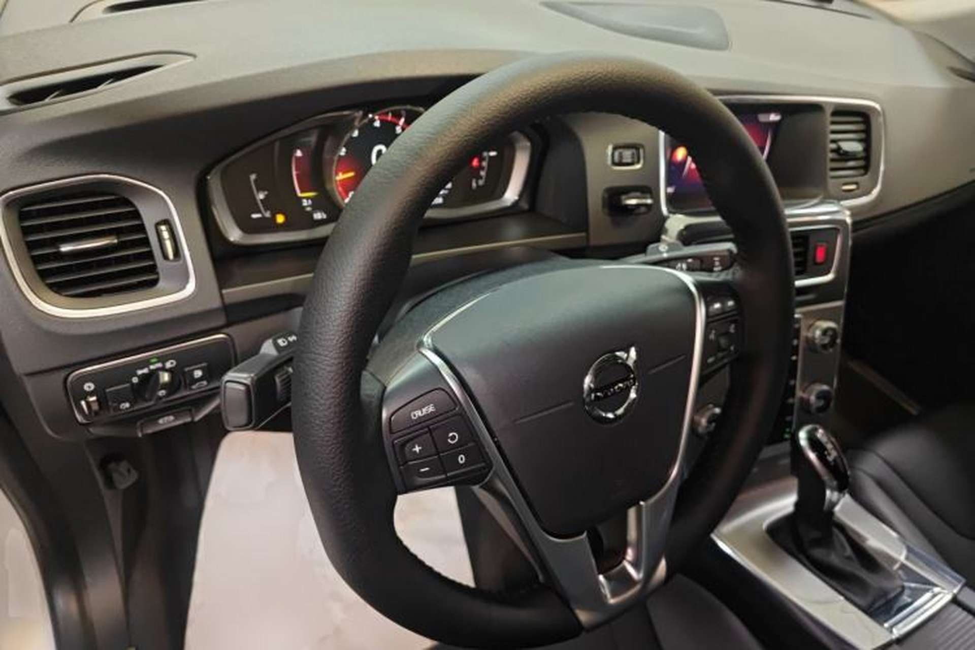 Used Volvo S60 2019 S60L Facelift T5 Intelligent Advanced Edition Center Console