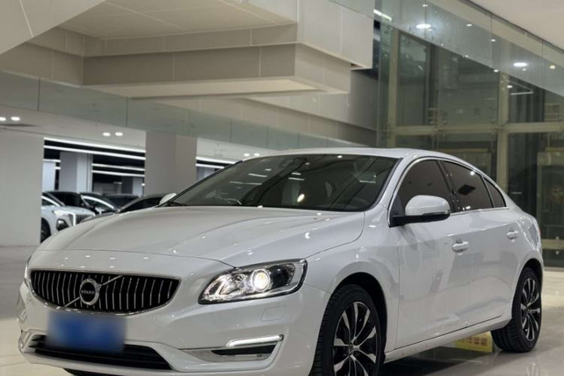 Used Volvo S60 2019 S60L T3 Intelligent Upgrade Edition Front Left 45 Deg