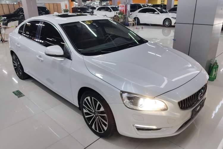 Used Volvo S60 2019 S60L T5 Smart Range Edition Front Right 45 Deg