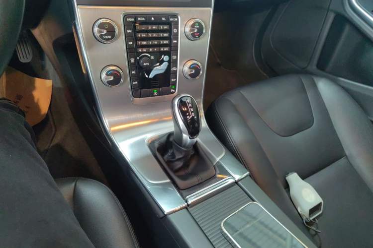 Used Volvo S60 2019 S60L T5 Smart Range Edition Gear Lever