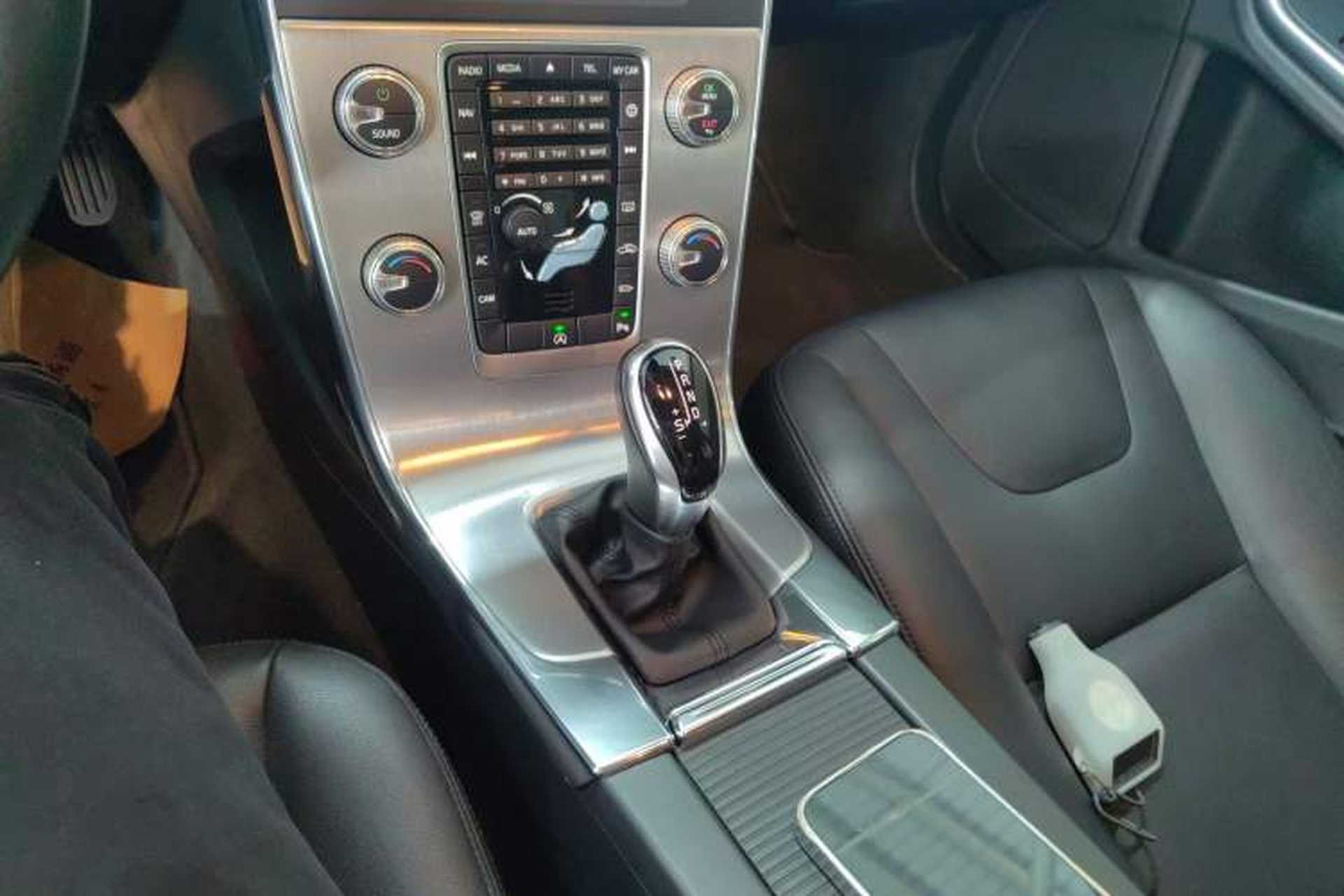 Used Volvo S60 2019 S60L T5 Smart Range Edition Gear Lever